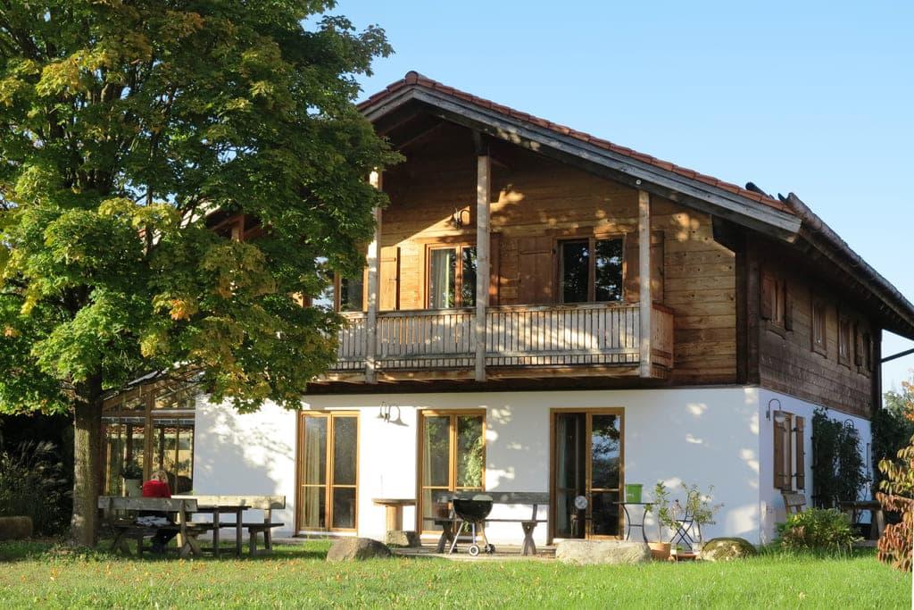 Wohnhaus - Holzhaus im Blockhausstil – Vorderansicht